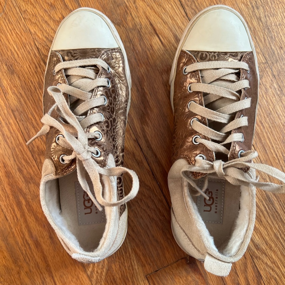Ugg copper sneakers with fur inside